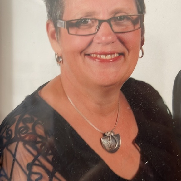 Meet your Posher, Francine - Picture 2 of 2